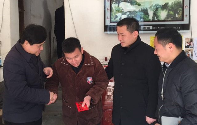 扶貧慰問_副本.jpg 扶貧慰問_副本.jpg