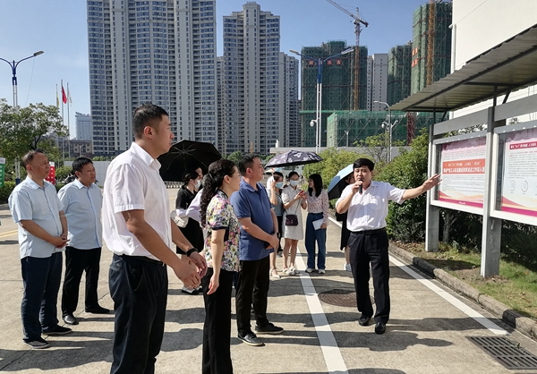 2 產(chǎn)業(yè)工人.jpg 2 產(chǎn)業(yè)工人.jpg